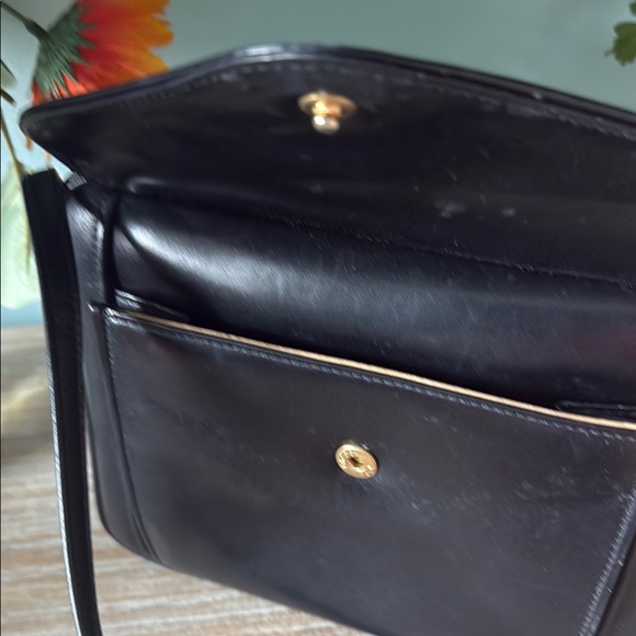 Gucci Black Leather vintage crossbody Bag with Gold-Tone Hardware - Picture 14 of 15